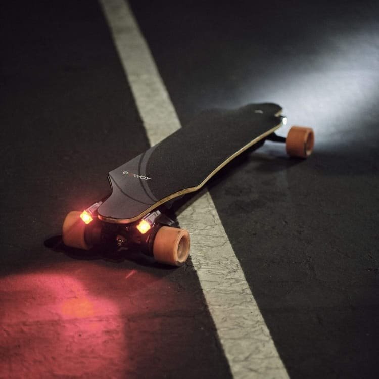 Skate électrique équipé de Shredlights